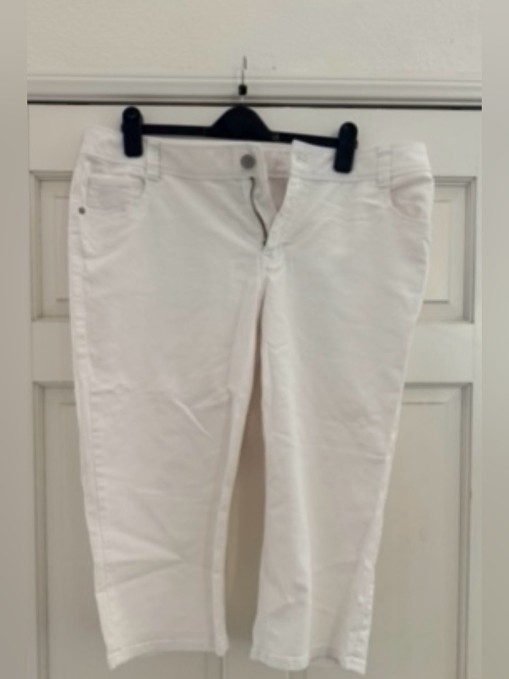 Torrid New White Cropped Pants size 18